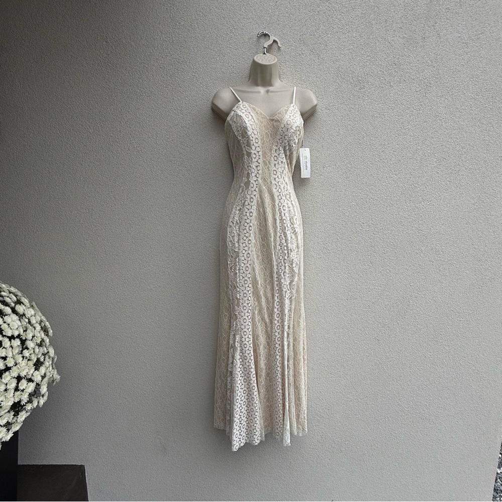 DB Studio white-ivory Lace Wedding Dress. V-neck